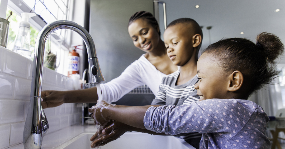 Hướng dẫn trẻ rửa tay và giữ vệ sinh cơ bản mỗi ngày